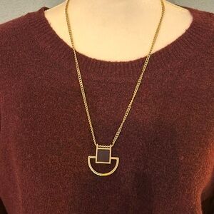 🌸NWOT Statement Necklace Black and Gold 26 inches long -Don’t know the brand